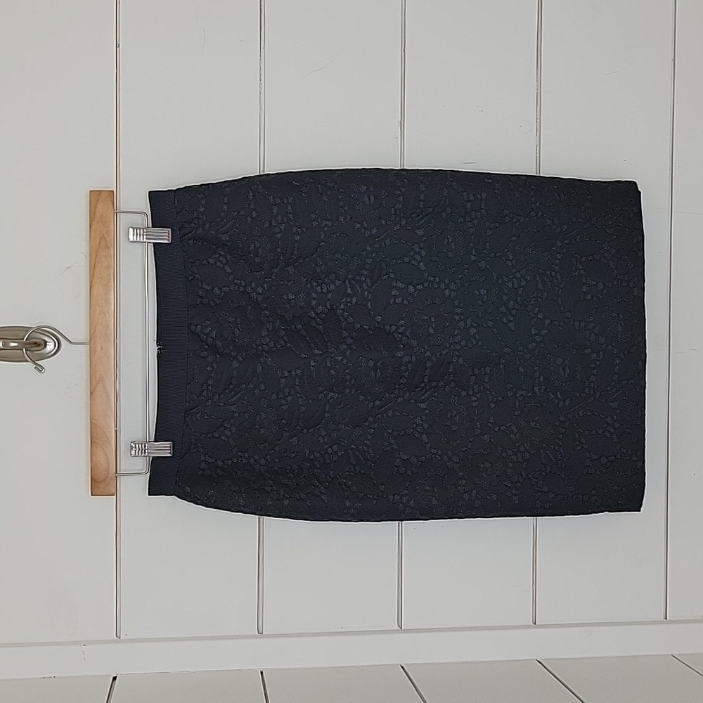 NWOT Ann Taylor size 2 black lace skirt